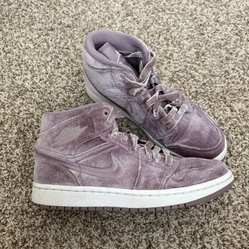 Size 7.5 / Women's Air Jordan 1 Mid SE Sneakers